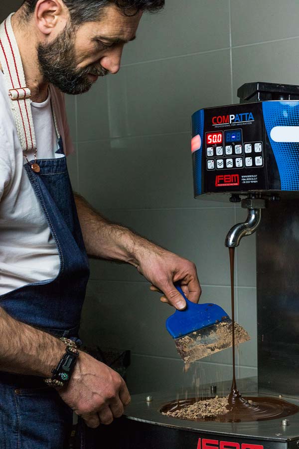 Fontana di cioccolato e nibs